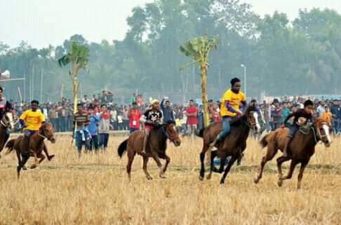 কমলগঞ্জে গ্রাম বাংলার ঐতিহ্যবাহি ঘোড়াদৌড় প্রতিযোগিতা