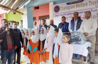 বড়লেখায় শিক্ষার্থীদের মধ্যে স্কুল ব্যাগ বিতরণ