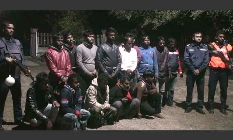 মেঘনা নদীতে ডাকাত সন্দেহে ১৪ জন আটক