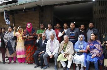 হরতাল ডেকে ফুটপাতে নিরাপদ অবস্থানে ফখরুল ও রিজভী