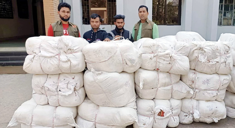 সিলেটে ডিবির অভিযানে ১৪ লক্ষ টাকার ভারতীয় পণ্য আটক