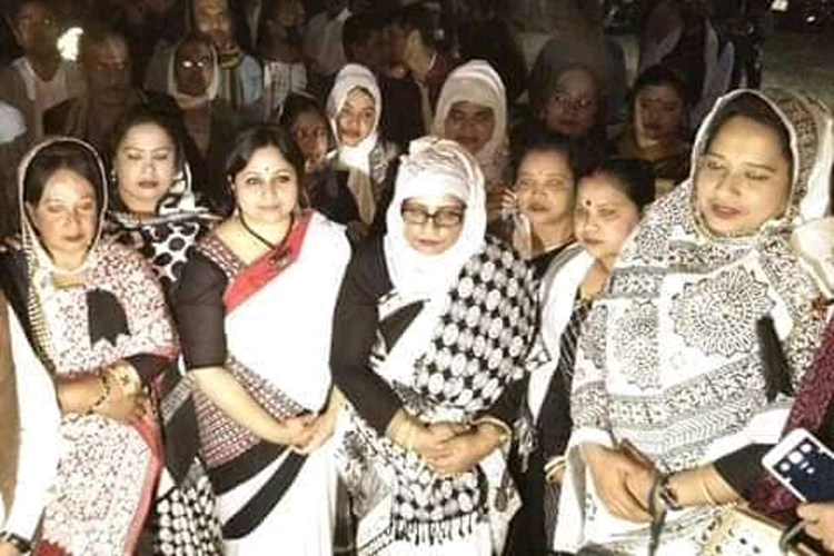 নরসাংদী পলাশে একুশের প্রথম প্রহরে ভাষা শহিদদের শ্রদ্ধা নিবেদন