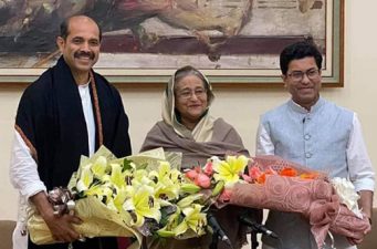 প্রধানমন্ত্রী শেখ হাসিনার সাথে সাক্ষাত করতে গণভবনে আতিকুল ও তাপস