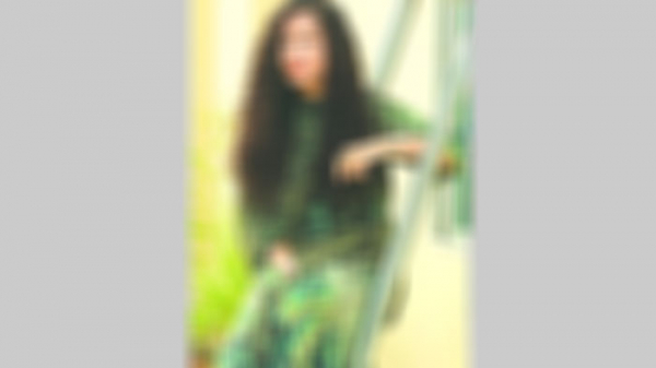 যন্ত্রণা থেকে মুক্তি পেতে শিক্ষকের স্ত্রীর গলায় ফাঁস