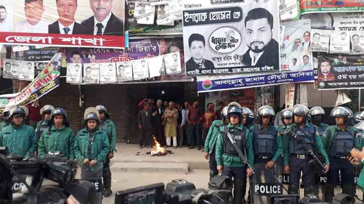 নির্বাচন প্রত্যাখ্যান: পাঁচ বছর পর ডাকা হরতালে নেই সাড়া