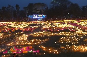 ভাষা শহীদদের স্মরণে এক লাখ মোমবাতি প্রজ্জ্বলন