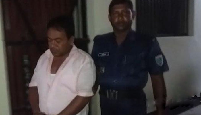 ষষ্ঠ শ্রেণির এক ছাত্রীকে যৌন হয়রানির অভিযোগে শিক্ষক আটক