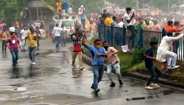 বিজেপির কর্মসূচি ঘিরে কলকাতা-হাওড়ায় দফায় দফায় পুলিশের সঙ্গে সংঘর্ষ