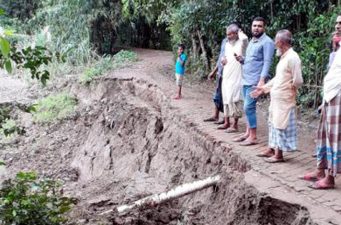 বিশ্বনাথে নদীর ভাঙনে সড়কের বেশিরভাগ অংশ নদী গর্ভে বিলীন