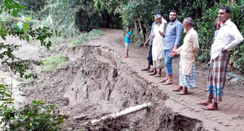 বিশ্বনাথে নদীর ভাঙনে সড়কের বেশিরভাগ অংশ নদী গর্ভে বিলীন