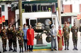 জবিকে সেনাবাহিনীর প্রধানের প্রজেক্টর হস্তান্তর