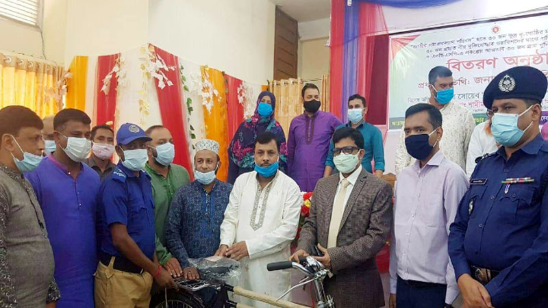 বড়লেখায় বিনামূল্যে বাইসাইকেল পেলেন ৩০ জন গ্রাম পুলিশ সদস্য