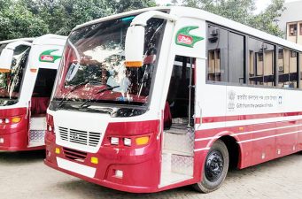 বিজয়ের মাসে রাবি’কে দুটি বাস উপহার দিলেন ভারতীয় জনগন