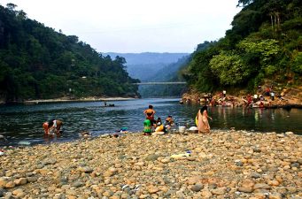 প্রকৃতিকন্যা জাফলং যেন যৌবন ফিরে পেল