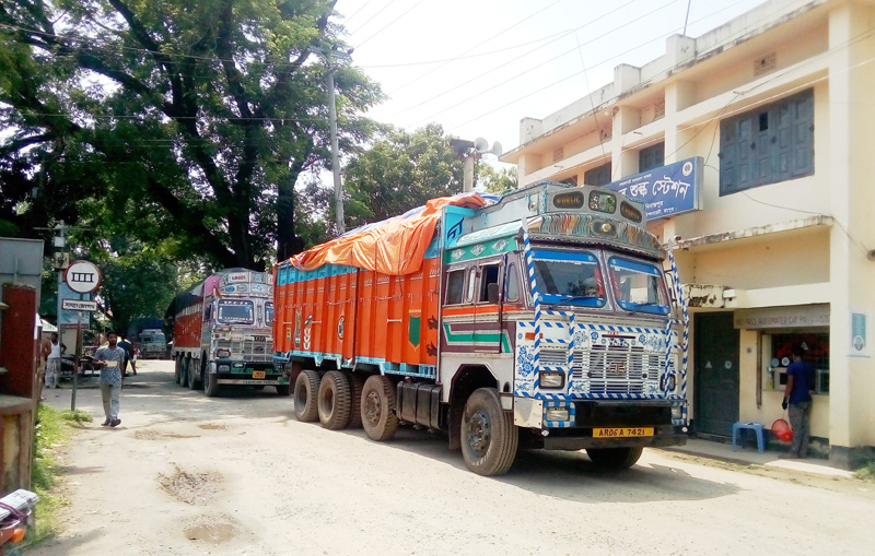 হিলি বন্দরে দু’দেশের ব্যবসায়ীদের চিঠি চালাচালি