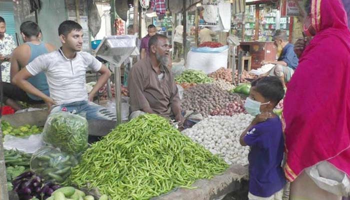 আমদানি শুরু হওয়ায় হিলিতে কাঁচা মরিচের দাম কমতে শুরু করেছে