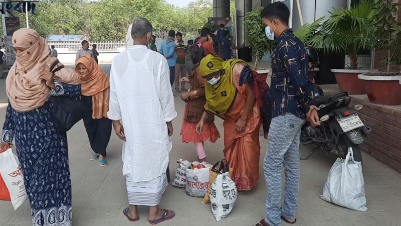 রাজশাহীতে বাস বন্ধ, চরম যাত্রী দুর্ভোগে যাত্রীরা