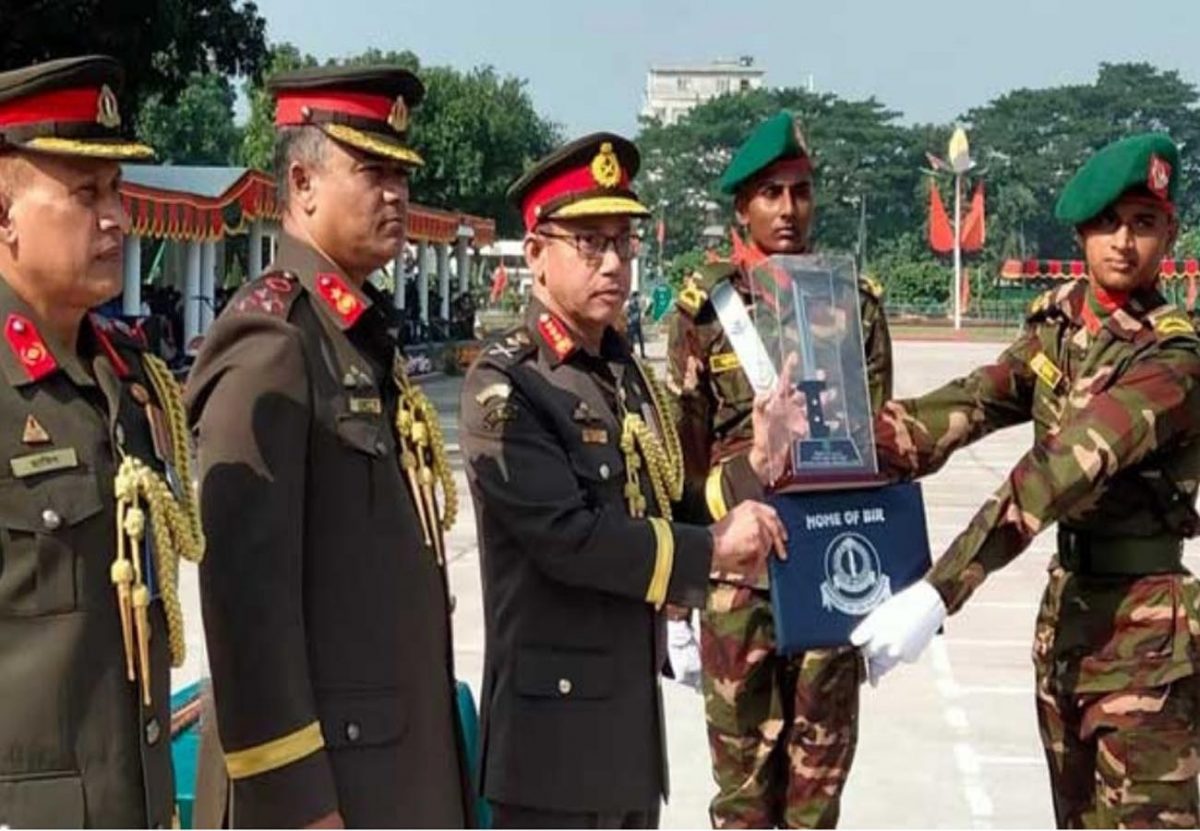 রাজশাহীতে ইনফ্যান্ট্রি রেজিমেন্টের ২০২১ ব্যাচের প্রশিক্ষণ ও সমাপনী কুচকাওয়াজ