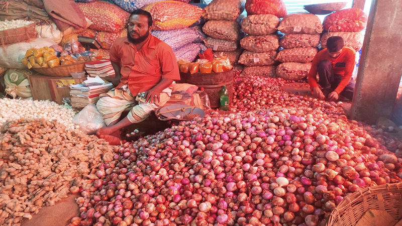 হিলিতে প্রতি কেজি পেঁয়াজের দাম ২০ টাকা