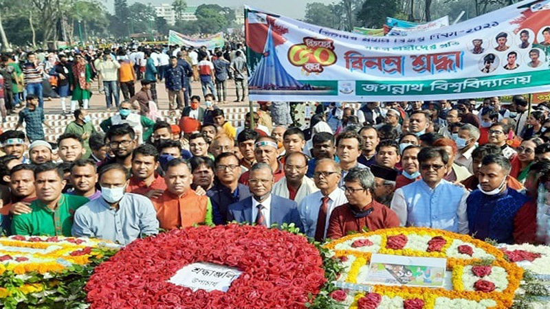 স্মৃতিসৌধে জগন্নাথ বিশ্ববিদ্যালয়ের শ্রদ্ধাঞ্জলি