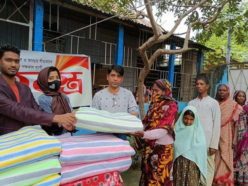 সরাইলে গরিবের বন্ধু যুব ফাউন্ডেশন উদ্যােগে শীতার্তদের মাঝে কম্বল বিতরণ