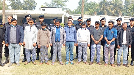 জয়পুরহাটে কিডনি বেচাকেনা দালাল চক্রের ৯ সদস্য র‌্যাবের হাতে আটক