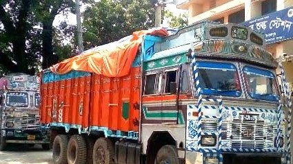 হিলি স্থলবন্দরে নেই ভারতীয় চালকদের স্বাস্থ্য পরীক্ষার ব্যবস্থা