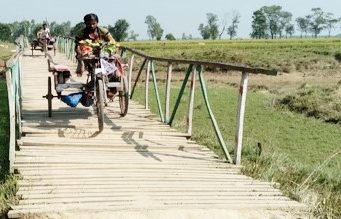 স্বাধীনতার ৫০ বছরেও কপালে জোটেনি আলিহাটবাসীর কাঙ্ক্ষিত সেতু