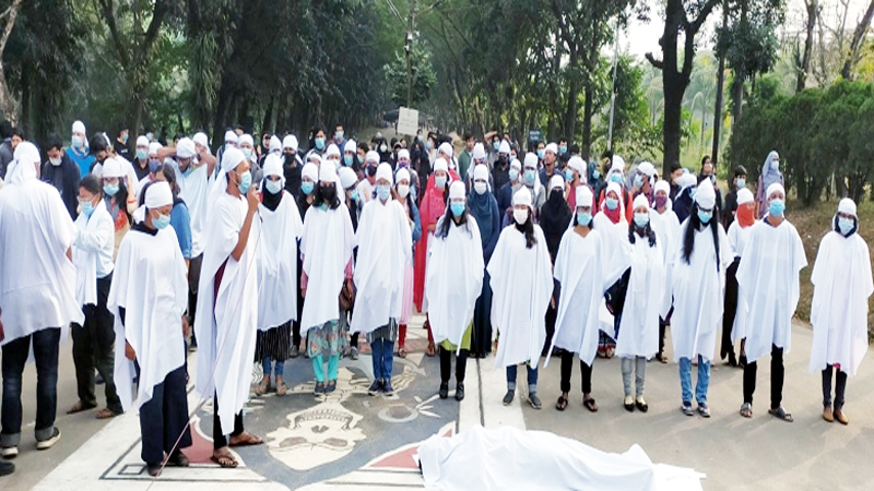 সিলেটে শাবিপ্রবিতে শিক্ষার্থীদের ‌‘কাফন মিছিল’