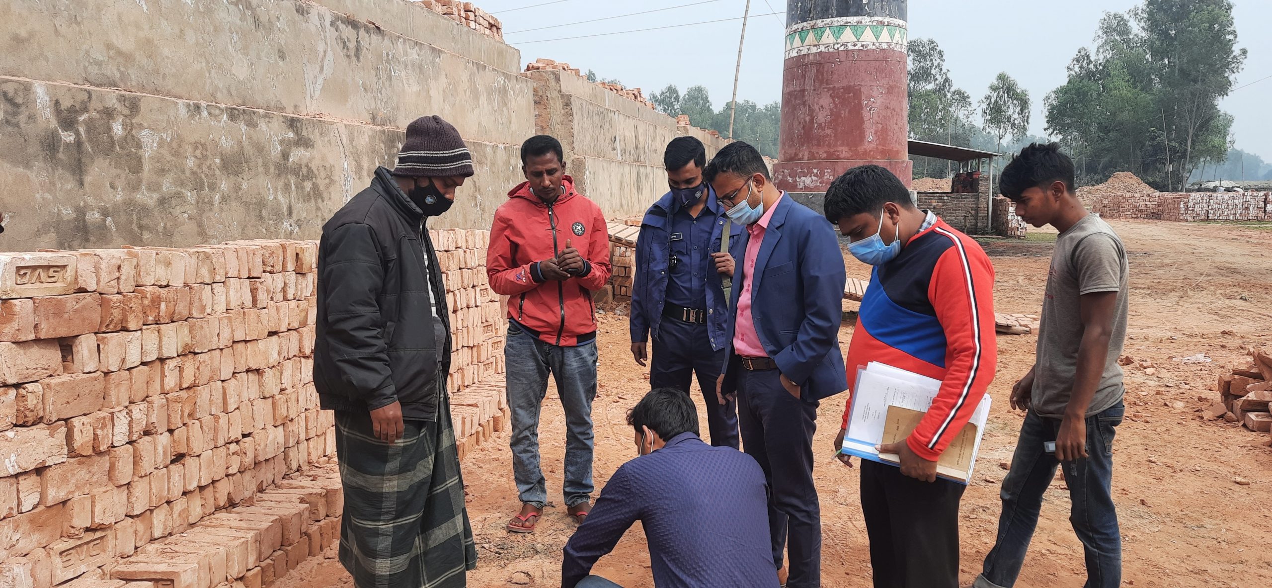 কাজিপুরে ভোক্তা অধিকারের অভিযানে দুটি ইটভাটাকে ৭০ হাজার টাকা জরিমানা