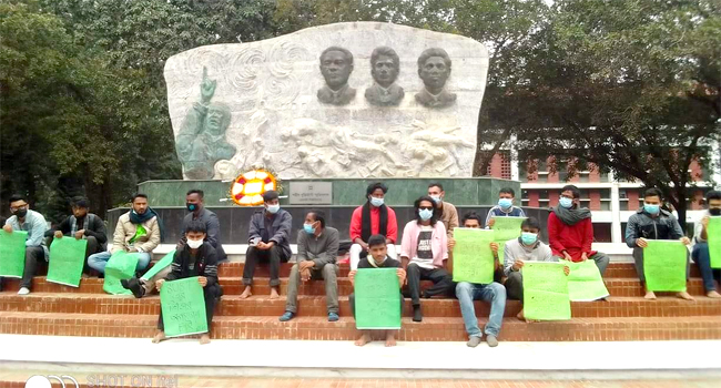 শাবি ভিসির পদত্যাগ দাবিতে রাবিতে শিক্ষার্থীদের অবস্থান কর্মসূচি