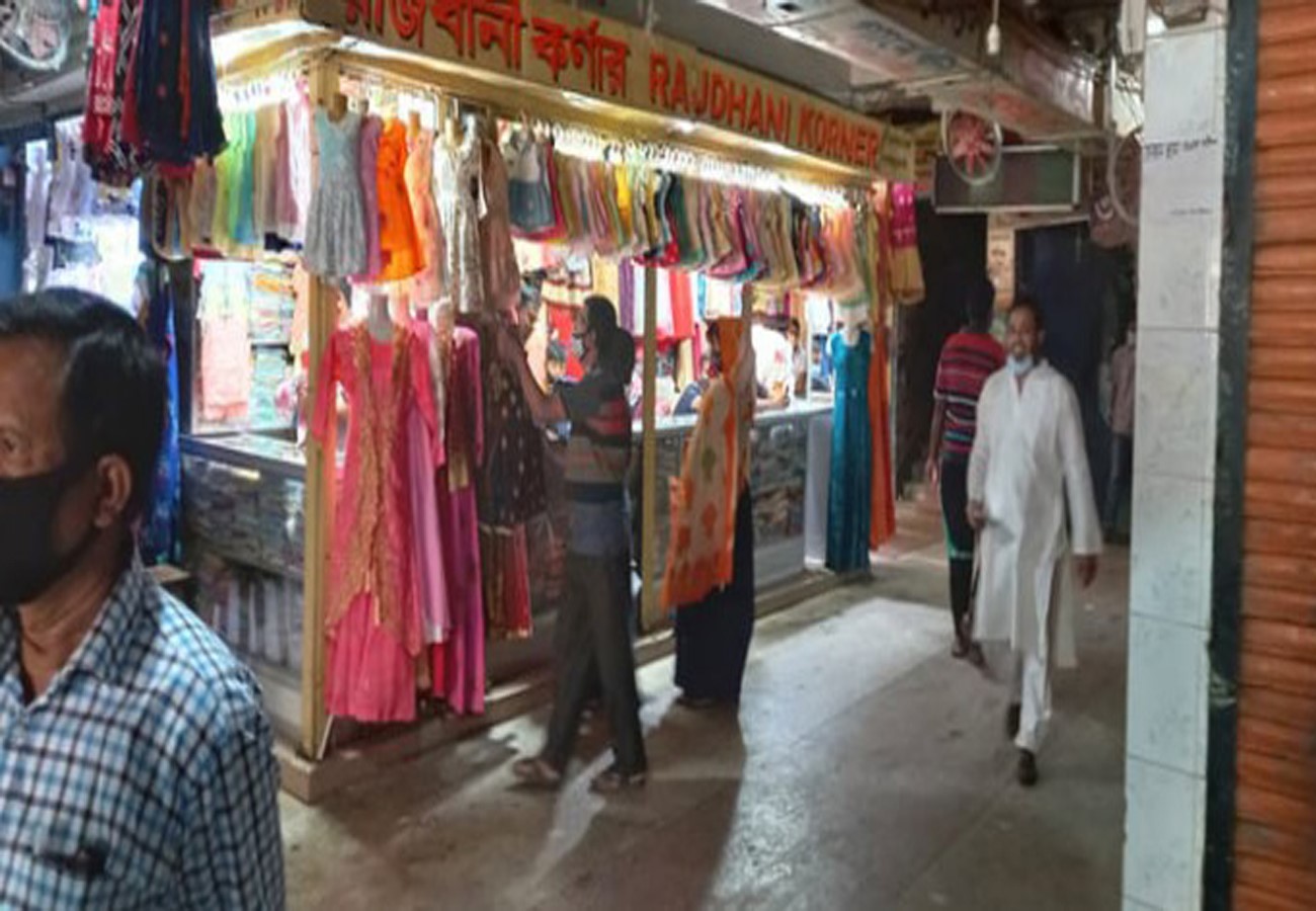 করোনা ভাইরাস প্রতিরোধে রাজশাহীতে রাত ৮টার পর দোকানপাট বন্ধ