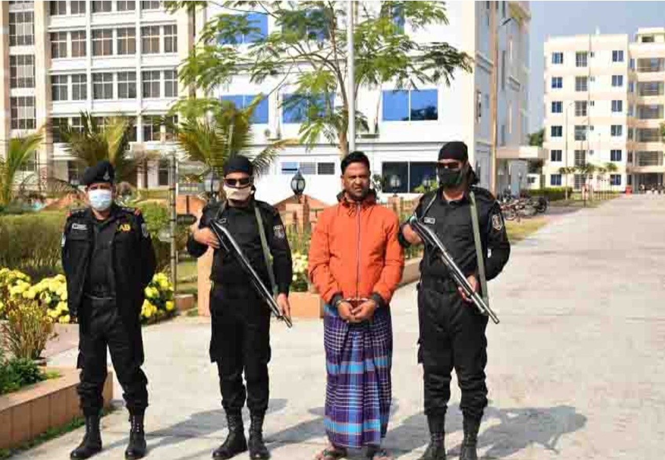 বাগমারায় চাকুরীর নিয়োগের ভুয়া কাগজসহ প্রতারক গ্রেফতার