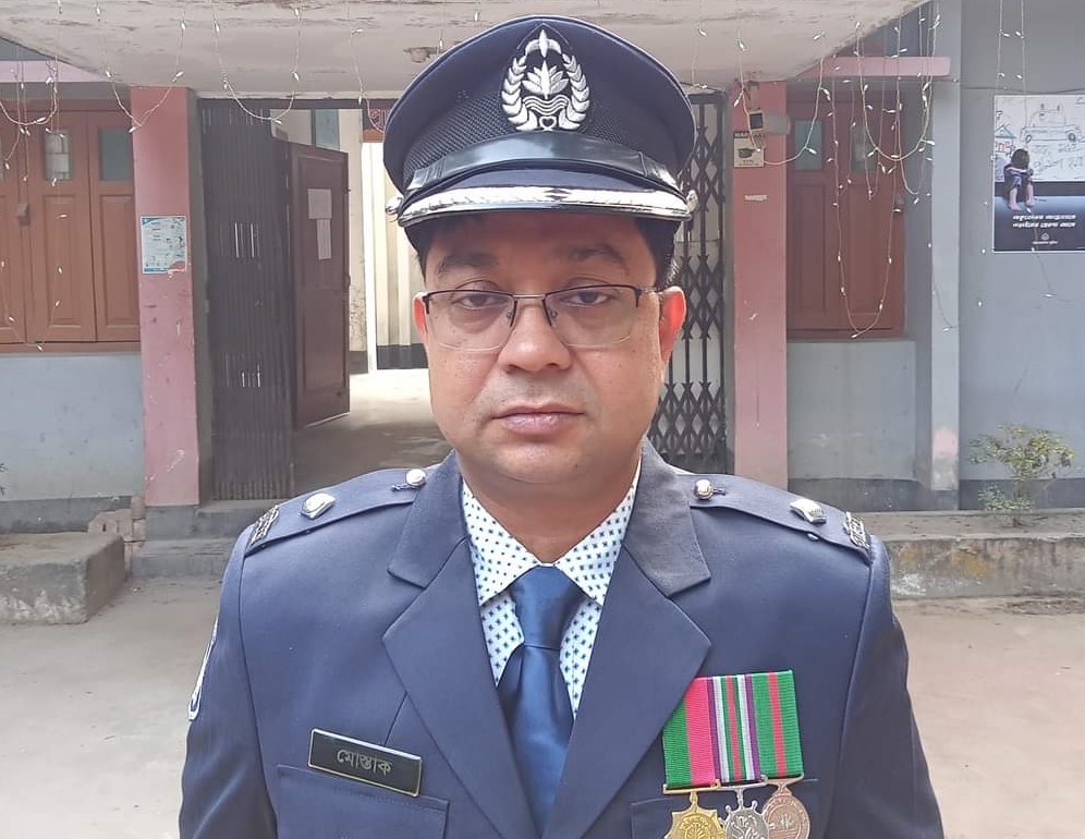 তের মাসে ৫ বার শ্রেষ্ঠ নির্বাচিত হলেন বাগমারা থানার ওসি মোস্তাক আহম্মেদ