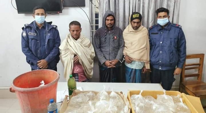 সরাইলে চোলাই মদসহ ৩ মাদক ব্যবসায়ী গ্রেফতার