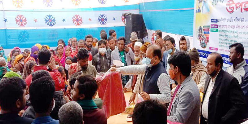 কাজিপুরে শীতার্তদের মাঝে কম্বল বিতরণ ও উন্নয়ন মুলুক কাজের ভিত্তি প্রস্তর স্থাপন করলেন এমপি জয়
