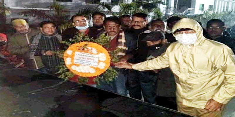একুশের প্রথম প্রহরে মহানগর ওয়ার্কার্স পার্টি ও সহযোগী সংগঠনের শ্রদ্ধা