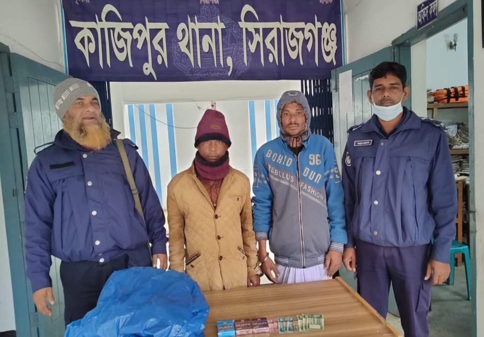 কাজিপুরে দুই জুয়াড়ি ও এক এজাহারভুক্ত আসামী গ্রেফতার