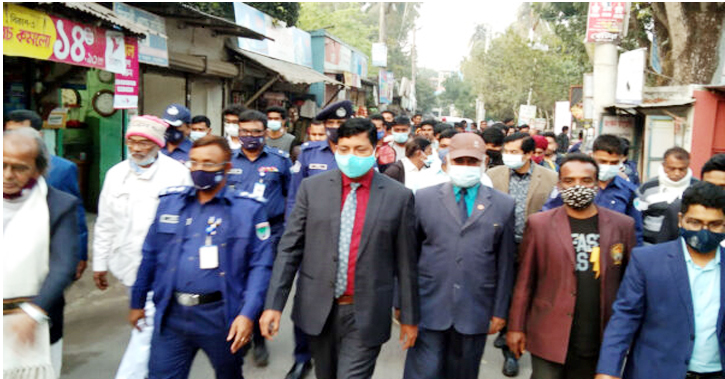 নড়াইল শহরে ব্যতিক্রমী ও নান্দনিক  সড়কে পথচিত্র অংকন