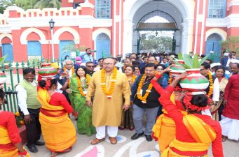 রাজশাহীর তাহেরপুরে ১ম দুর্গামন্দির পরিদর্শনে ভারতীয় অতিথিবৃন্দ