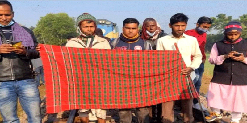রাজশাহীতে অল্পের জন্য রক্ষা পেল ‘বনলতা এক্সপ্রেস’ এর আটশো যাত্রী
