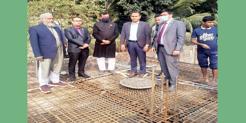 কাজিপুর পৌর ভূমি অফিসের ছাদ ঢালাই কাজের উদ্বোধন
