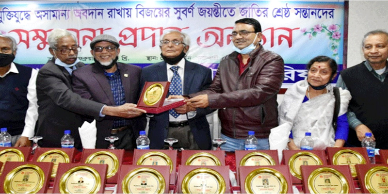বিজয়ের সুবর্ণজয়ন্তীতে বিশিষ্টজনদের সম্মাননা জানালো রাজশাহী রক্ষা সংগ্রাম পরিষদ