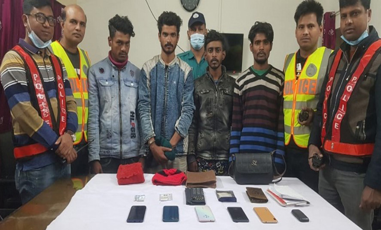 রাজশাহীতে পৃথক অভিযানে ৪ ছিনতাইকারী আটক
