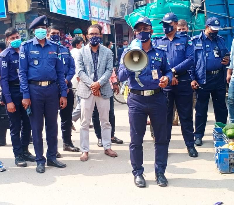 নড়াইলে করোনা সংক্রমণ রোধে জনসচেতনতামূলক প্রচারণায় এসপি প্রবীর কুমার রায়