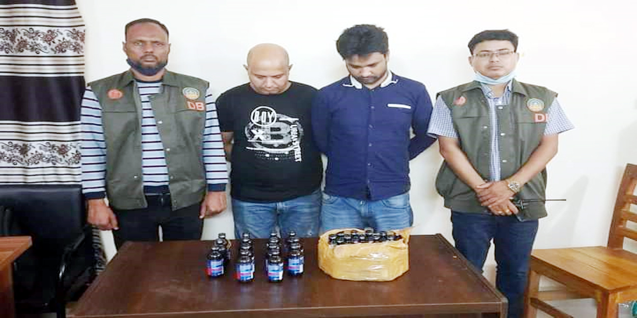 রংপুর মেট্রোপলিটন পুলিশের গোয়েন্দা বিভাগ (ডিবি) কর্তৃক ৪০ বোতল ফেন্সিডিলসহ গ্রেপ্তার ২