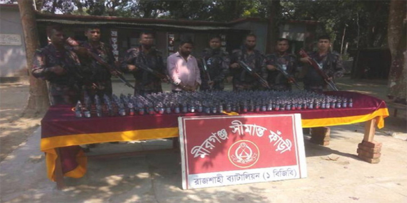 বাঘায় ফেনসিডিলসহ শীর্ষ মাদক ব্যবসায়ী আটক