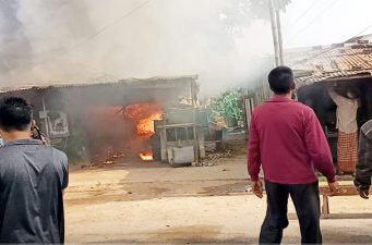 রাজশাহী নগরীতে অগ্নিকাণ্ডে পুড়লো আটোগ্যারেজ