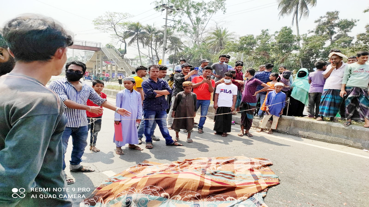 নোয়াখালীতে বাসচাপায় পথচারী নারী নিহত