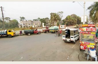 সিলেট নগরীতে অবৈধ পার্কিং ও অস্থায়ী দোকান উচ্ছেদে দ্বিতীয় দিনের অভিযান